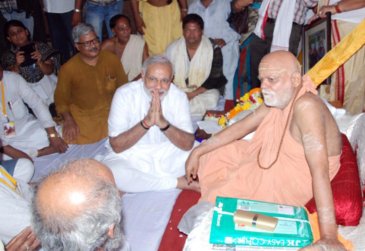 Shri Narendra Modi Receiving Blessings from His Holiness Shankaracharya During his Prime Ministerial Campaign.